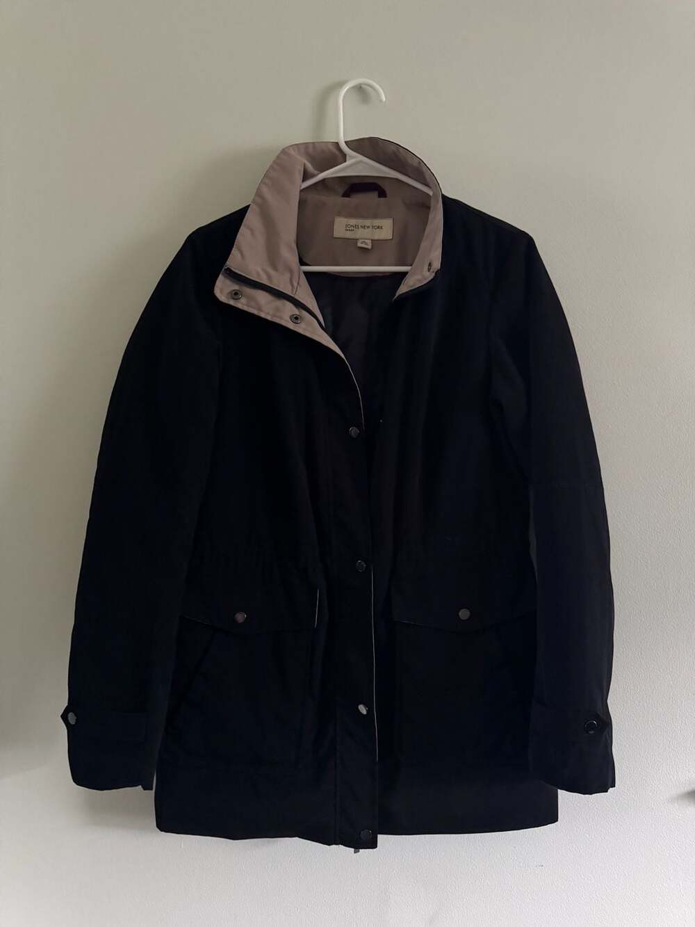 Jones New York Sport Black Anorak Windbreaker Jacket with Tan Contrast Collar Si
